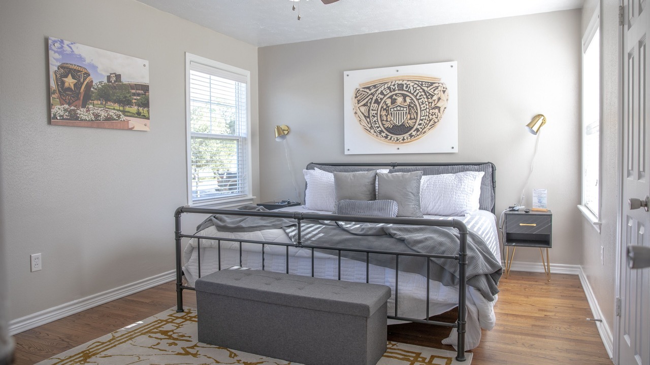Photo of Bedroom in Garden Acres