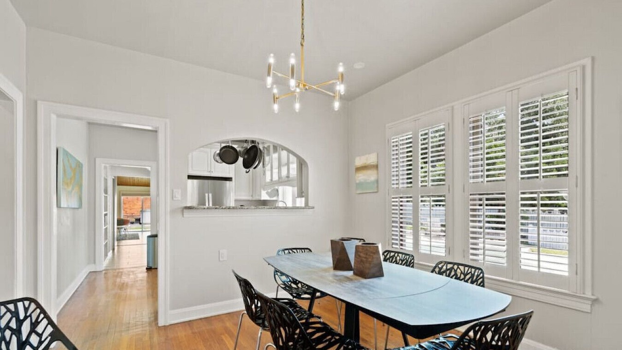 Photo of Livingroom in Greater South River City