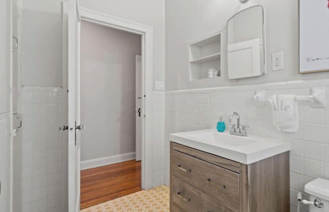 Photo of Bathroom in Greater South River City