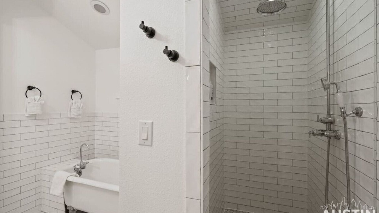 Photo of Bathroom in Greater South River City