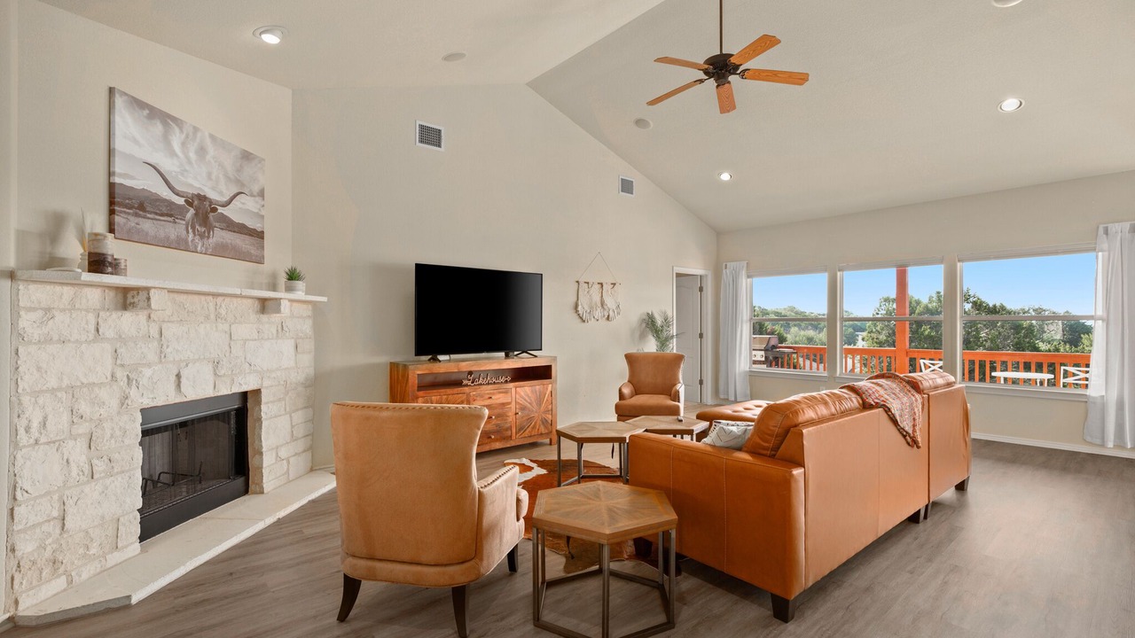 Photo of Livingroom in Waterford On Lake Travis