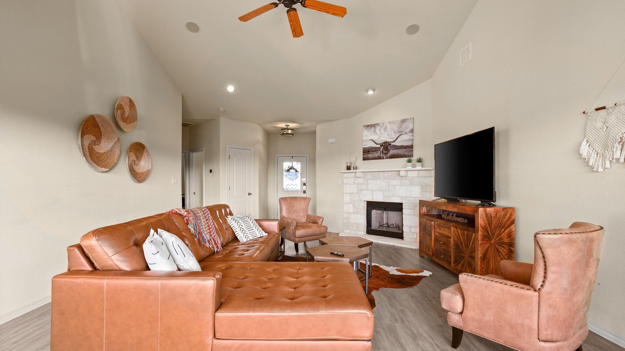 Photo of Livingroom in Waterford On Lake Travis
