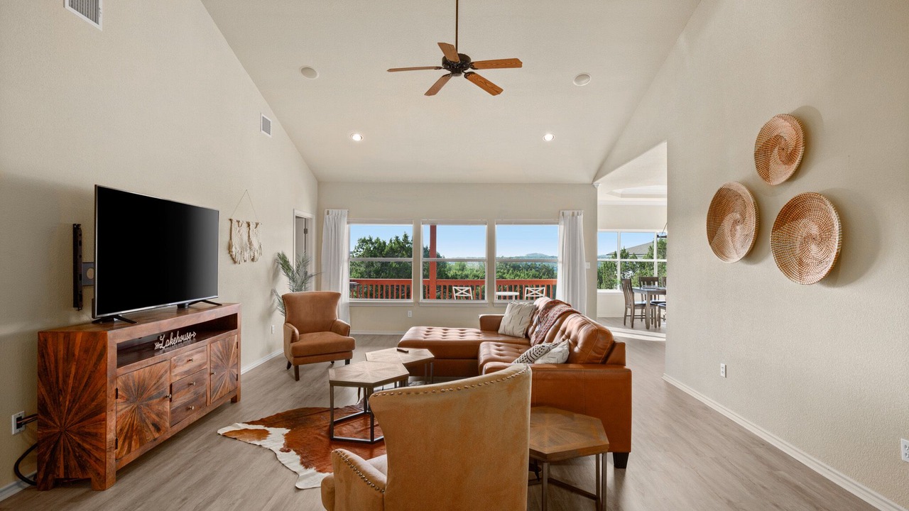 Photo of Livingroom in Waterford On Lake Travis