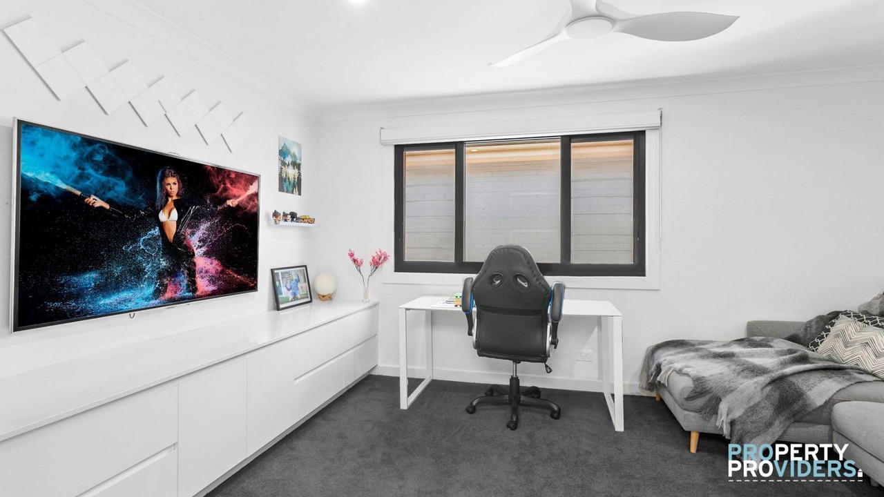 Photo of Others in Fairlight