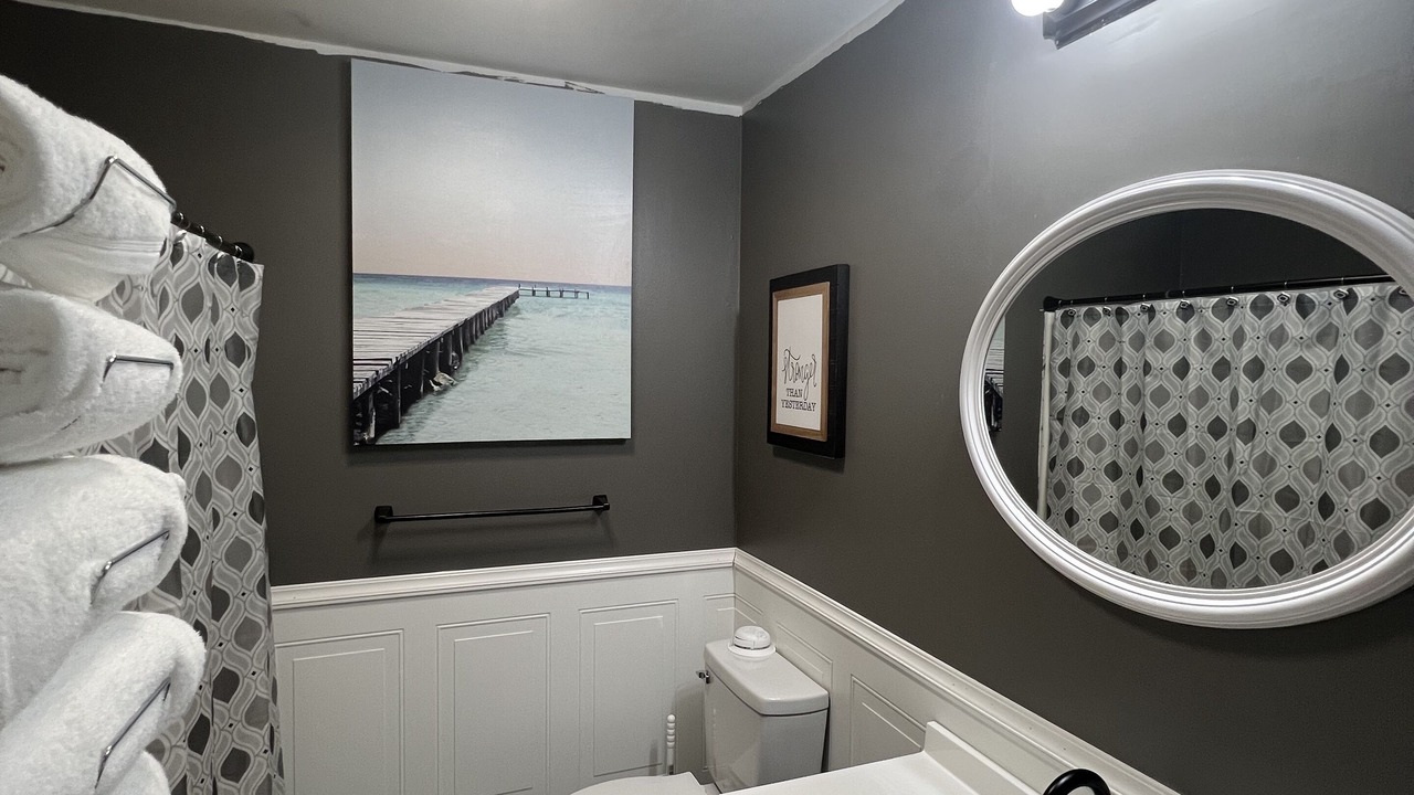 Photo of Bathroom in Laurel Lake