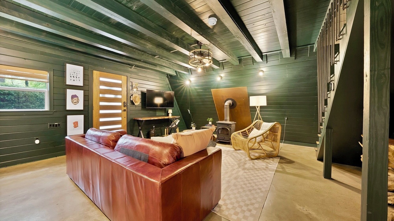 Photo of Livingroom in Gun Barrel City