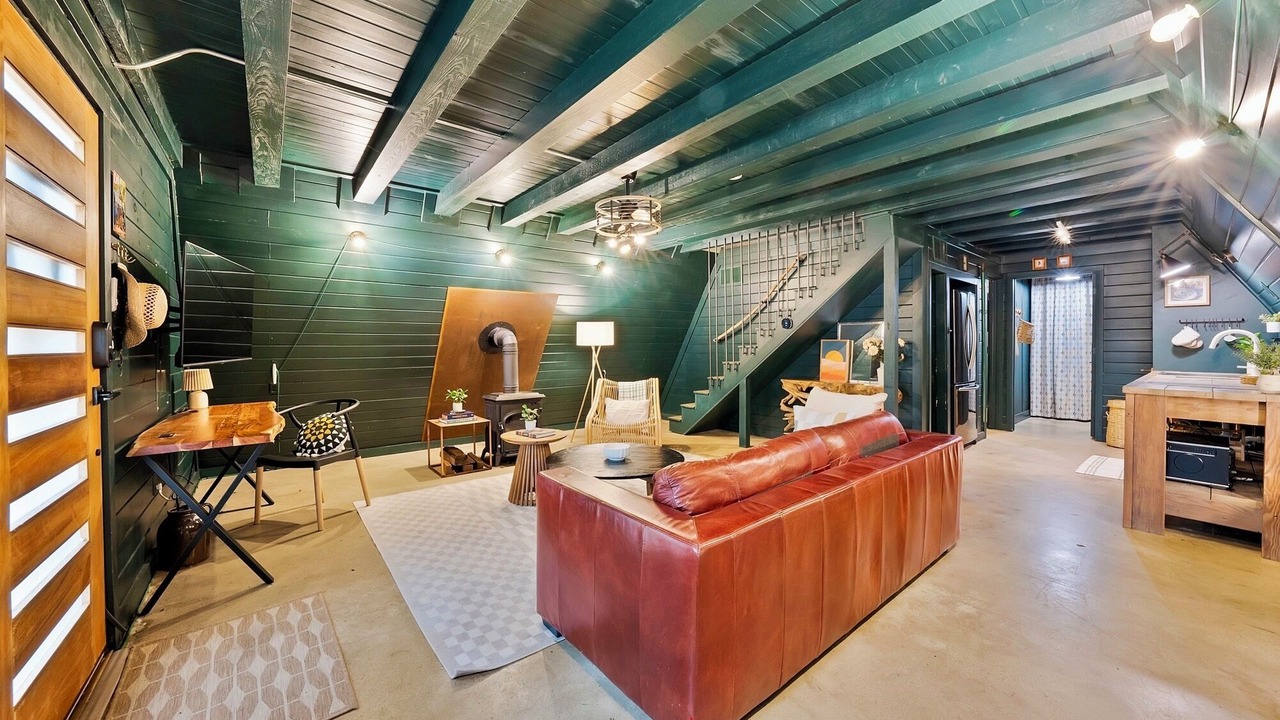 Photo of Livingroom in Gun Barrel City