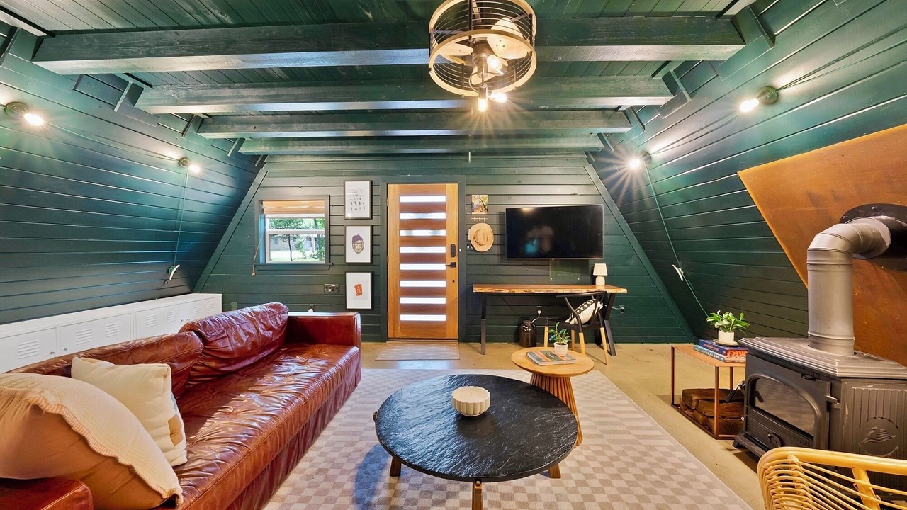 Photo of Livingroom in Gun Barrel City