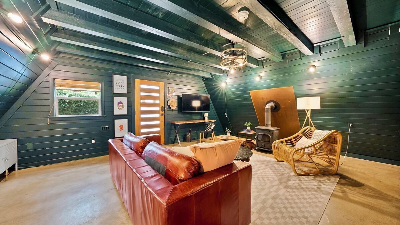 Photo of Livingroom in Gun Barrel City