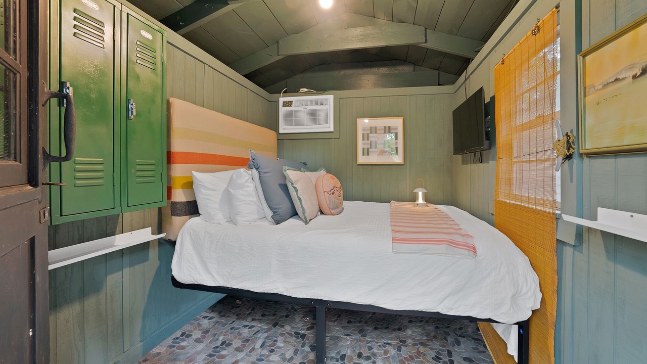 Photo of Bedroom in Gun Barrel City