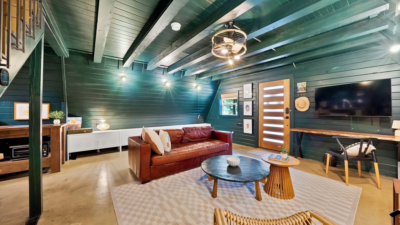 Photo of Livingroom in Gun Barrel City