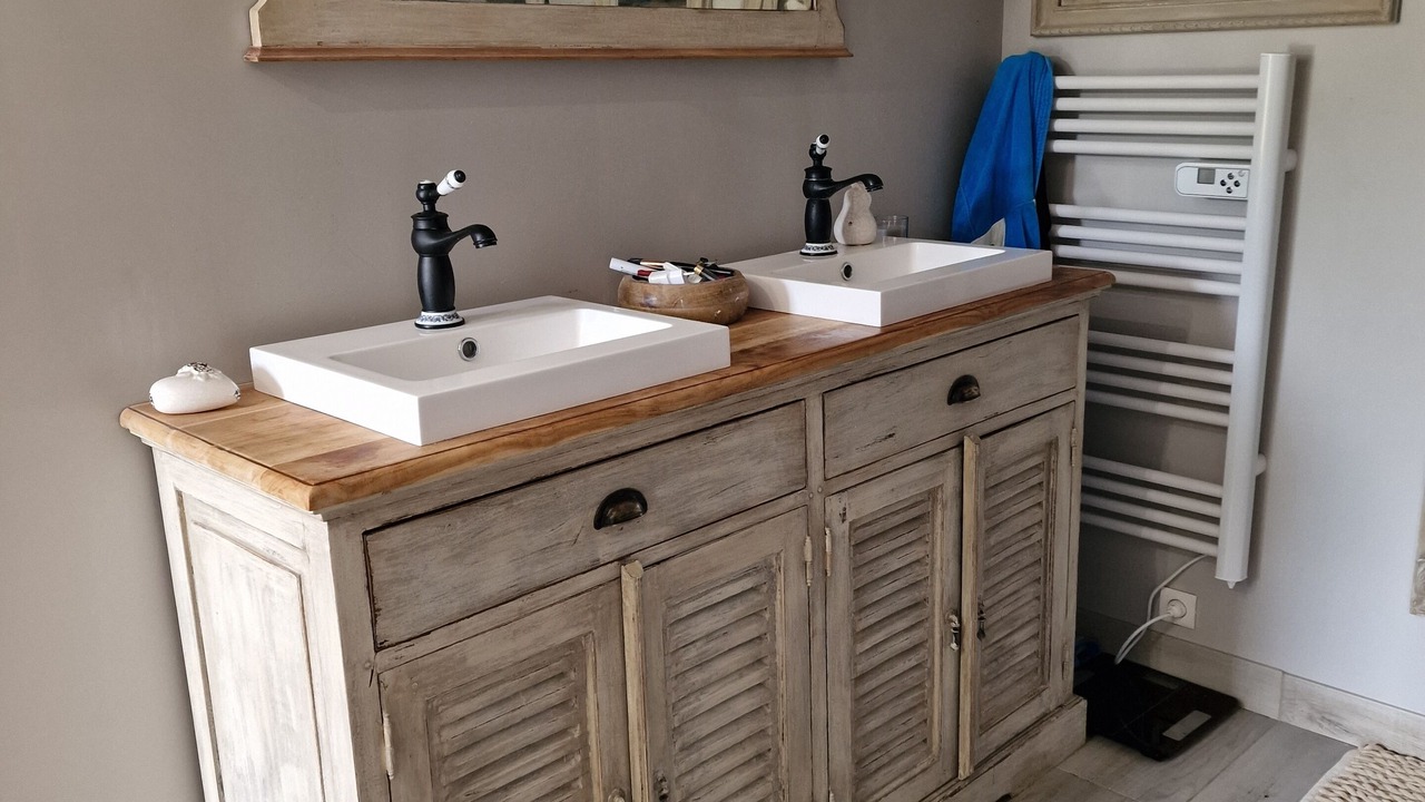 Photo of Bathroom in Brains-sur-Gee