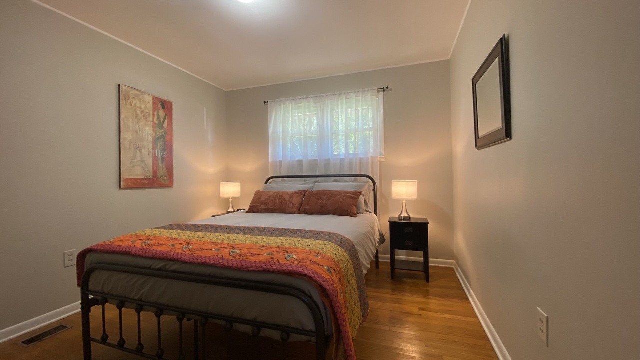 Photo of Bedroom in Hollowville