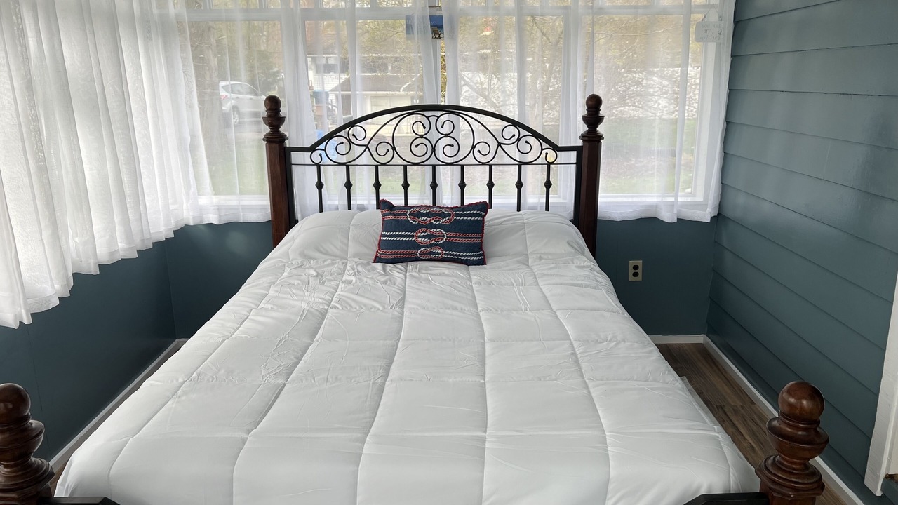 Photo of Bedroom in Lake Erie Beach