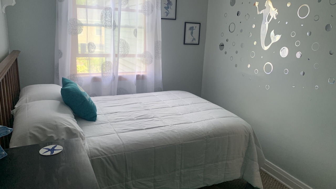 Photo of Bedroom in Lake Erie Beach