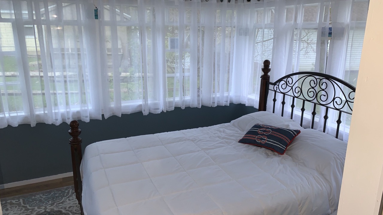 Photo of Bedroom in Lake Erie Beach