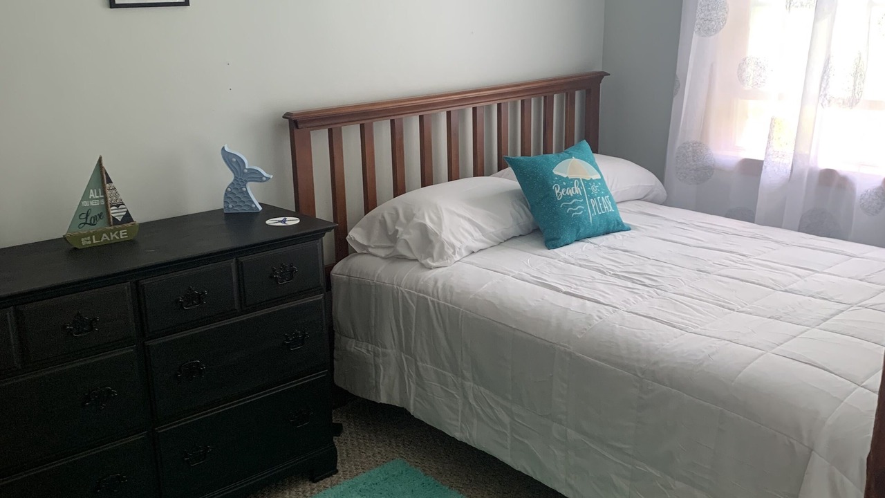 Photo of Bedroom in Lake Erie Beach