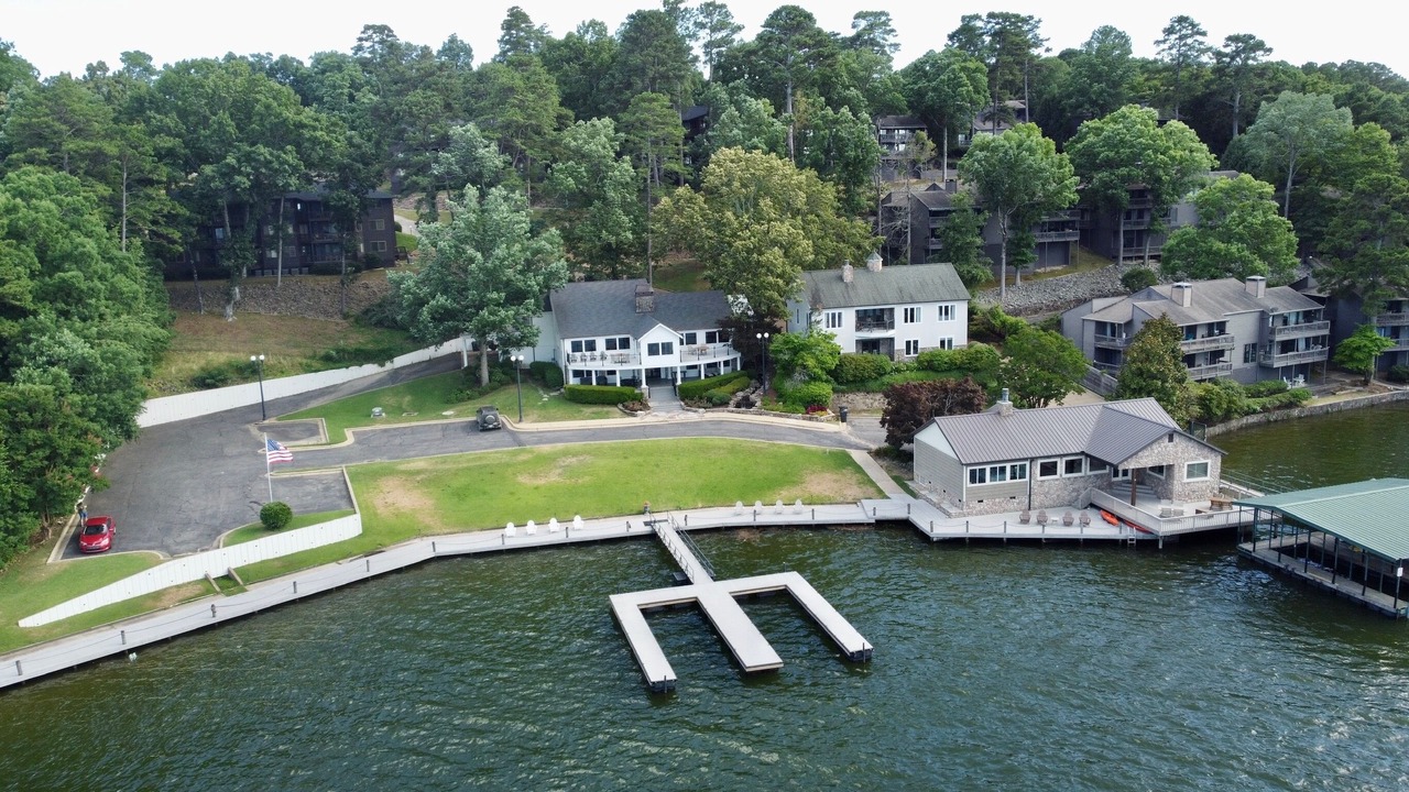 Photo of Others in Lake Hamilton
