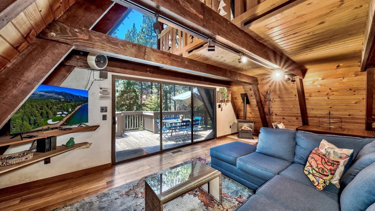 Photo of Livingroom in Christmas Valley