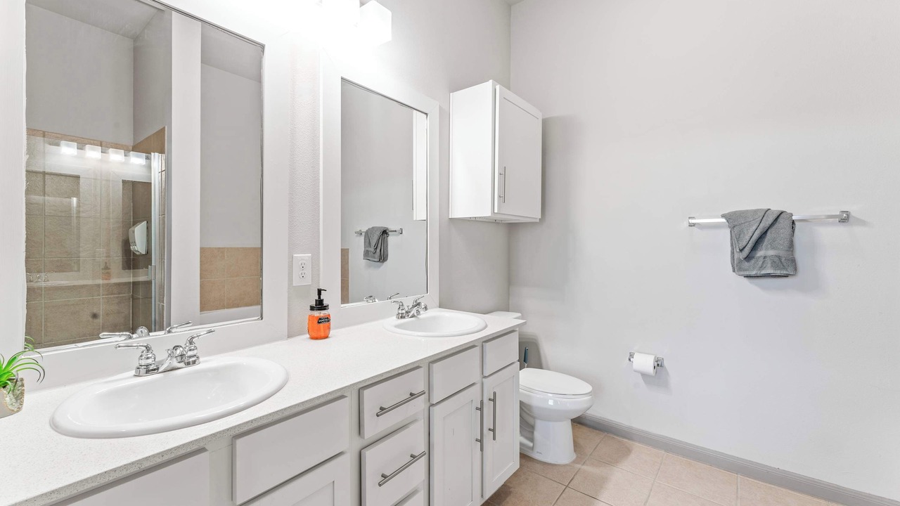 Photo of Bathroom in Montopolis