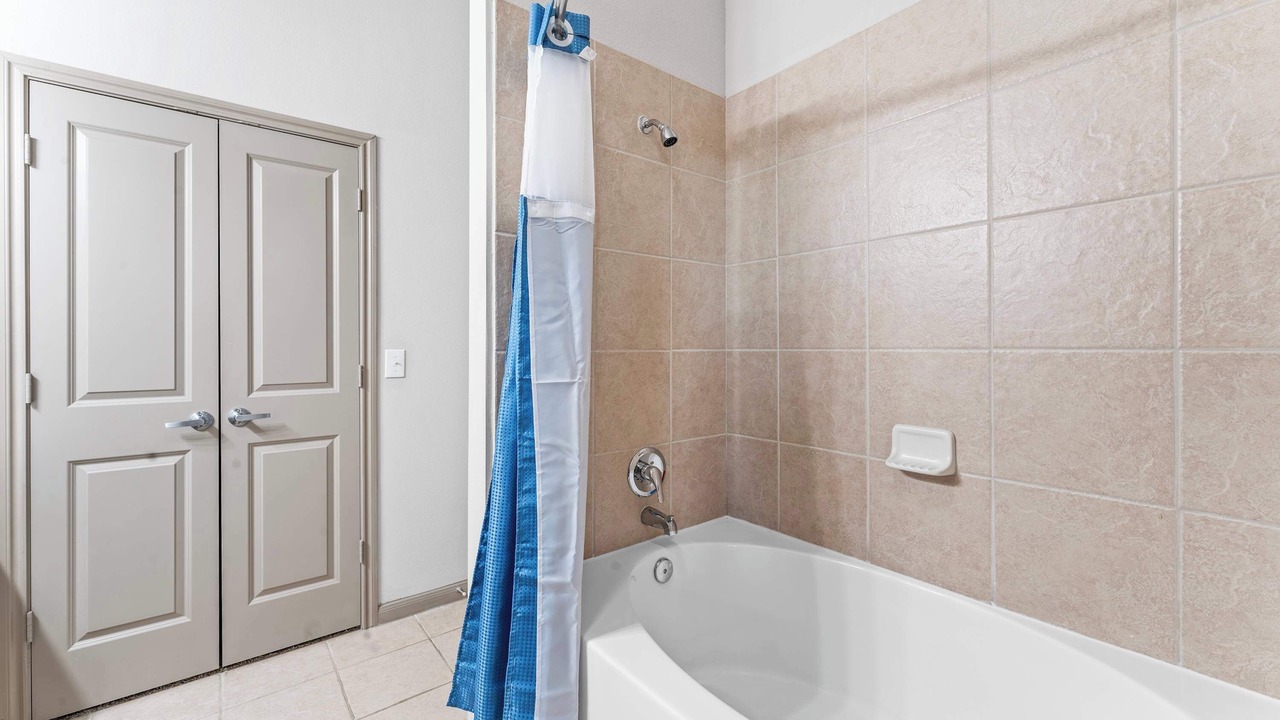 Photo of Bathroom in Montopolis