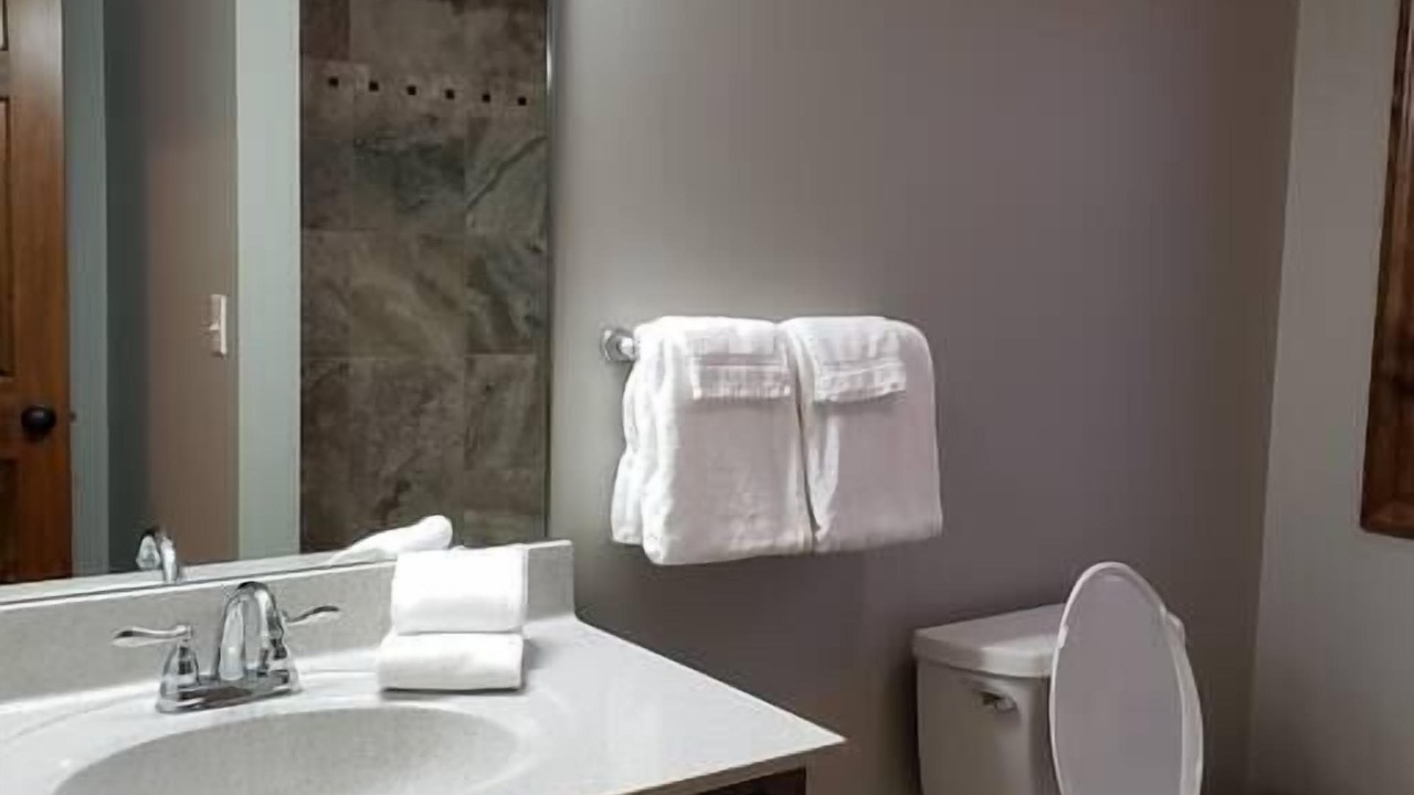 Photo of Bathroom in Waterfront Greens