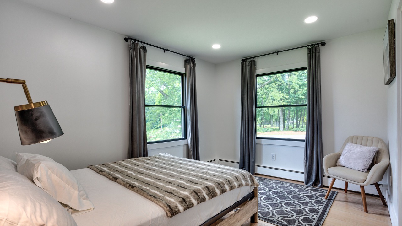 Photo of Bedroom in Swan Lake