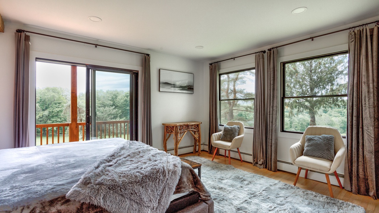 Photo of Bedroom in Swan Lake