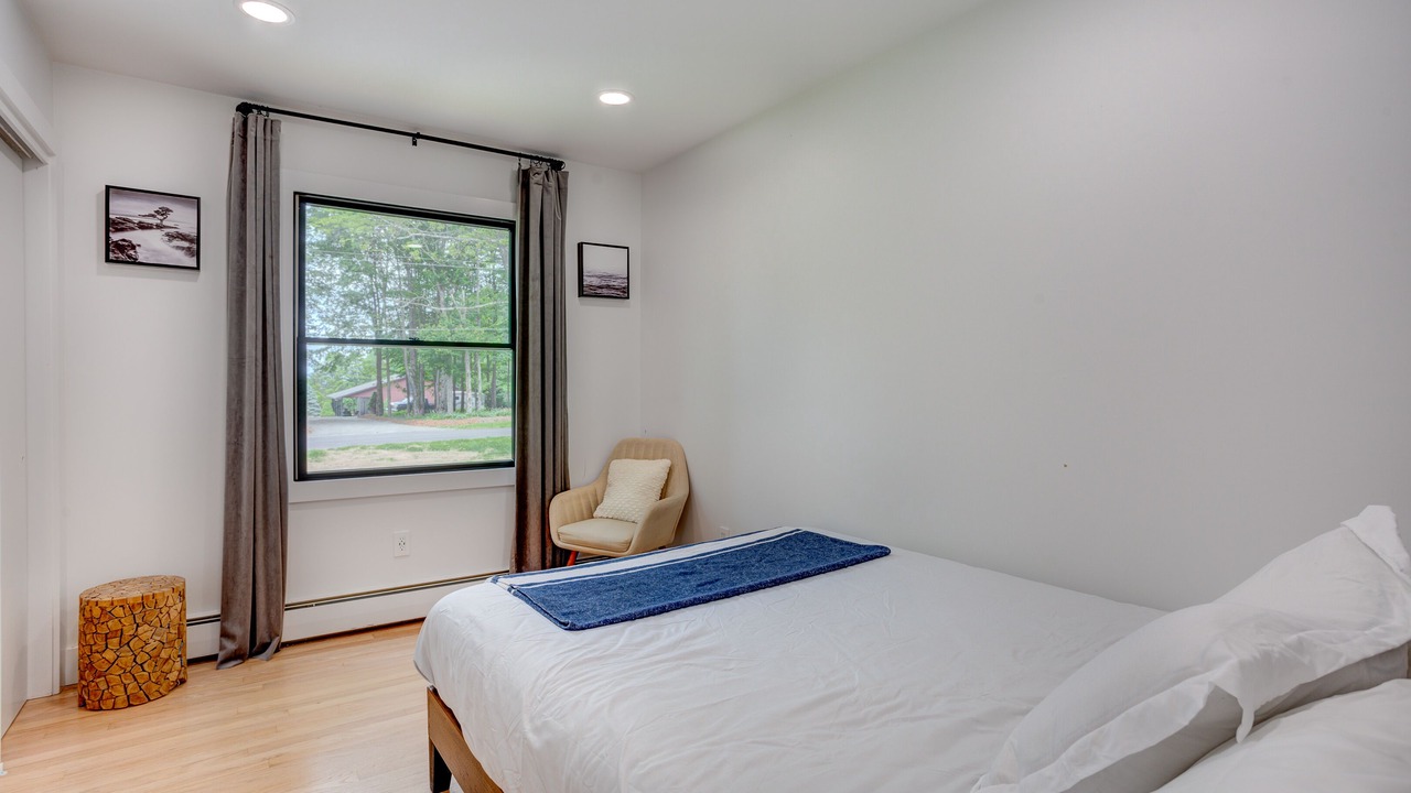 Photo of Bedroom in Swan Lake