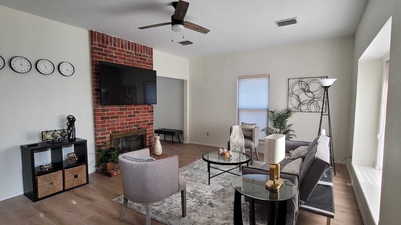 Photo of Livingroom in Euless