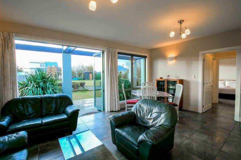 Photo of Livingroom in Albert Town