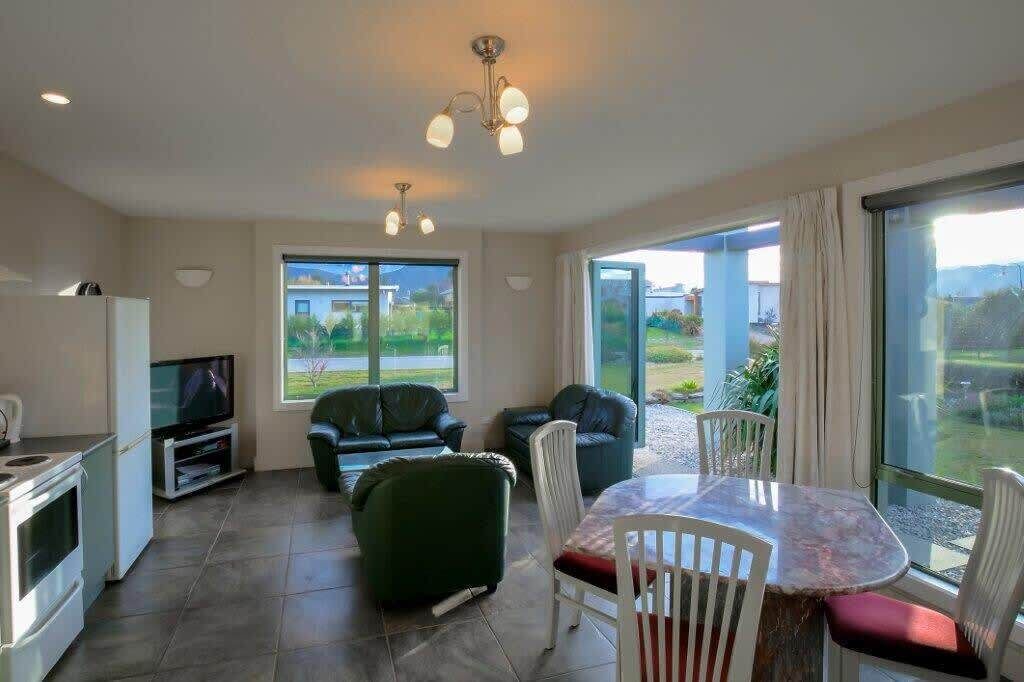 Photo of Livingroom in Albert Town