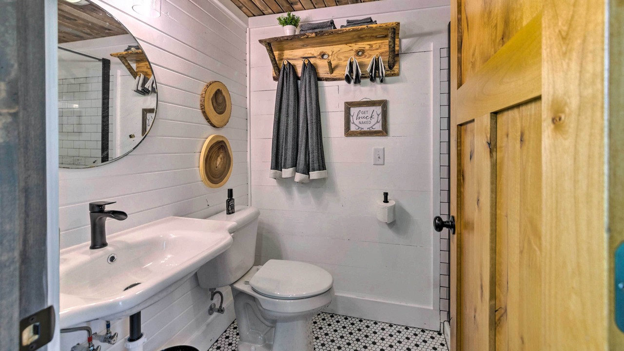 Photo of Bathroom in Defiance