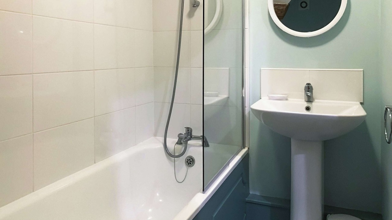 Photo of Bathroom in Middle Mayfield