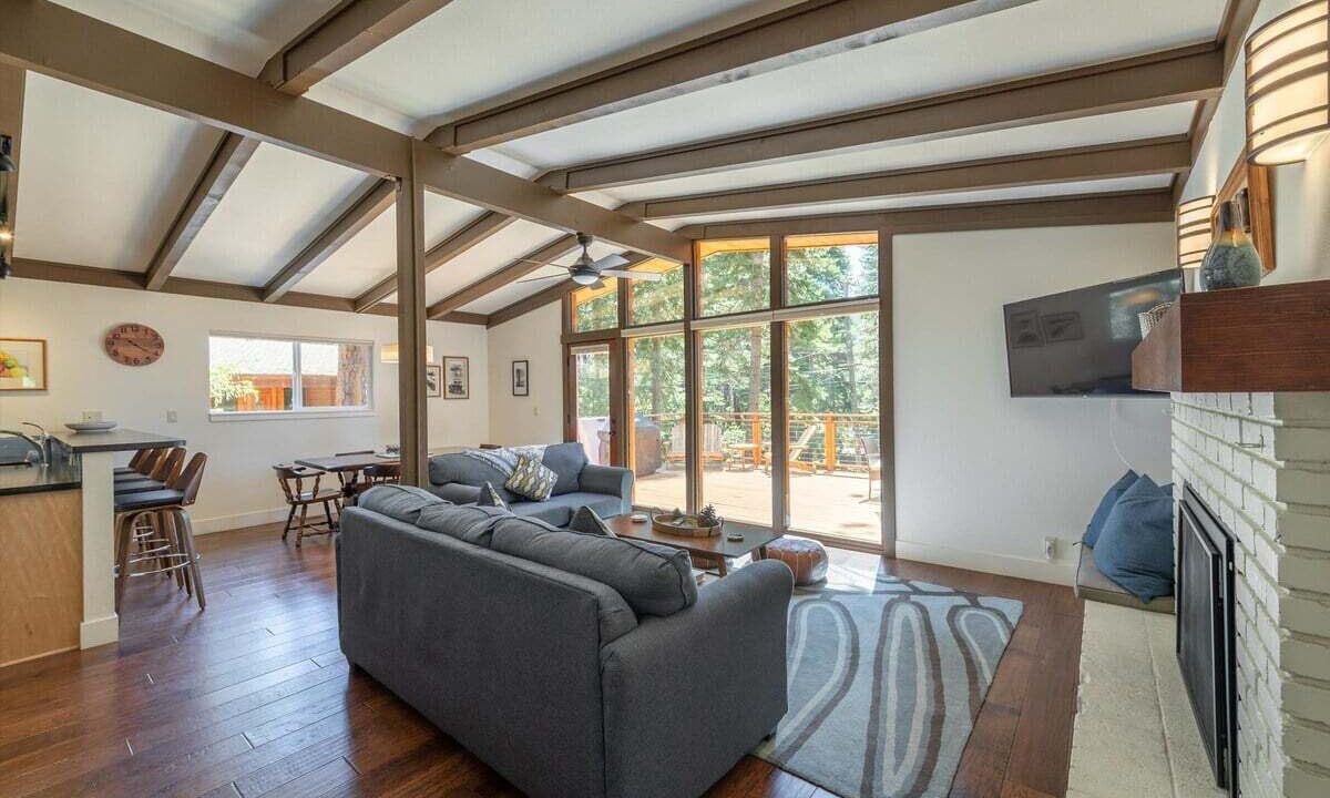 Photo of Livingroom in Carnelian Bay
