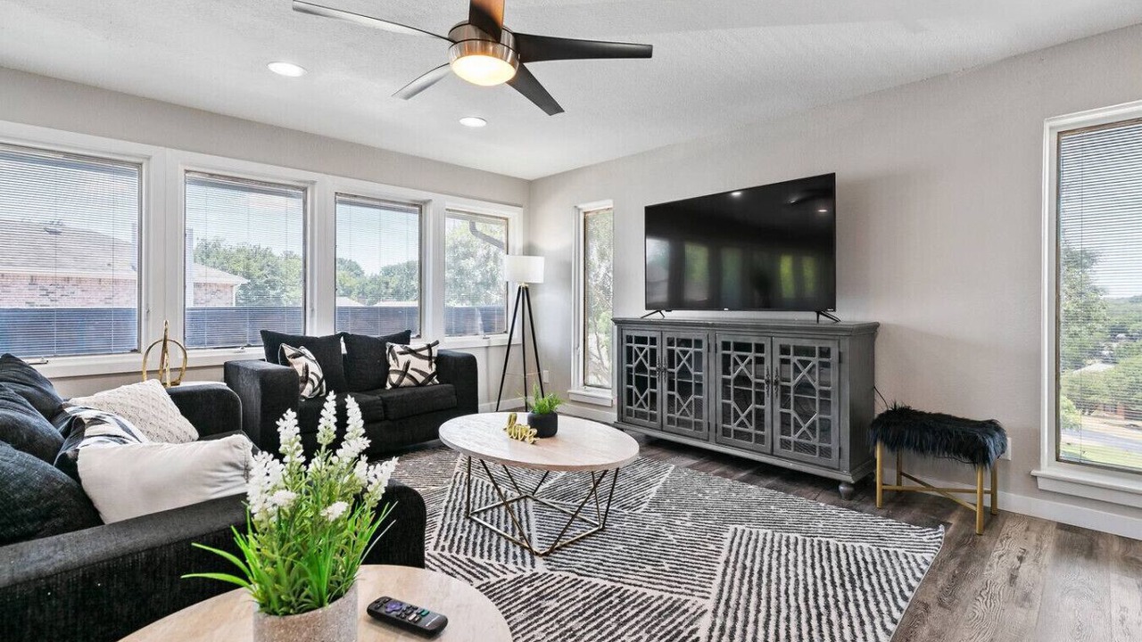 Photo of Livingroom in Grand Prairie