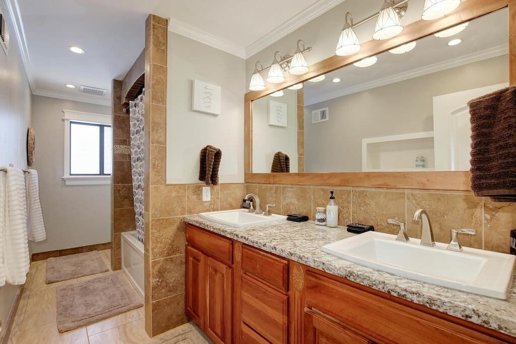 Photo of Bathroom in Nicolaus