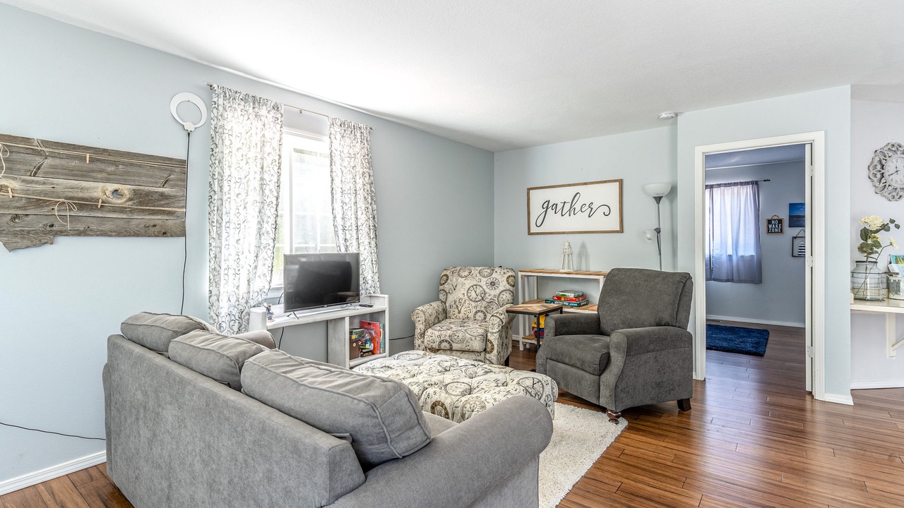 Photo of Livingroom in Woods Bay