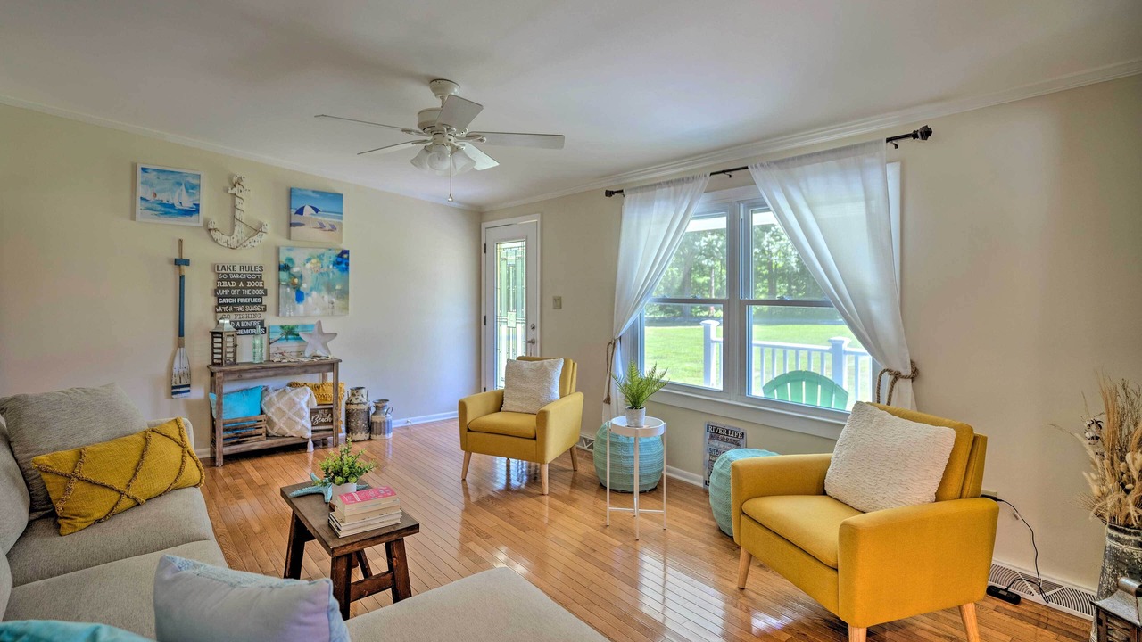 Photo of Livingroom in Reedville