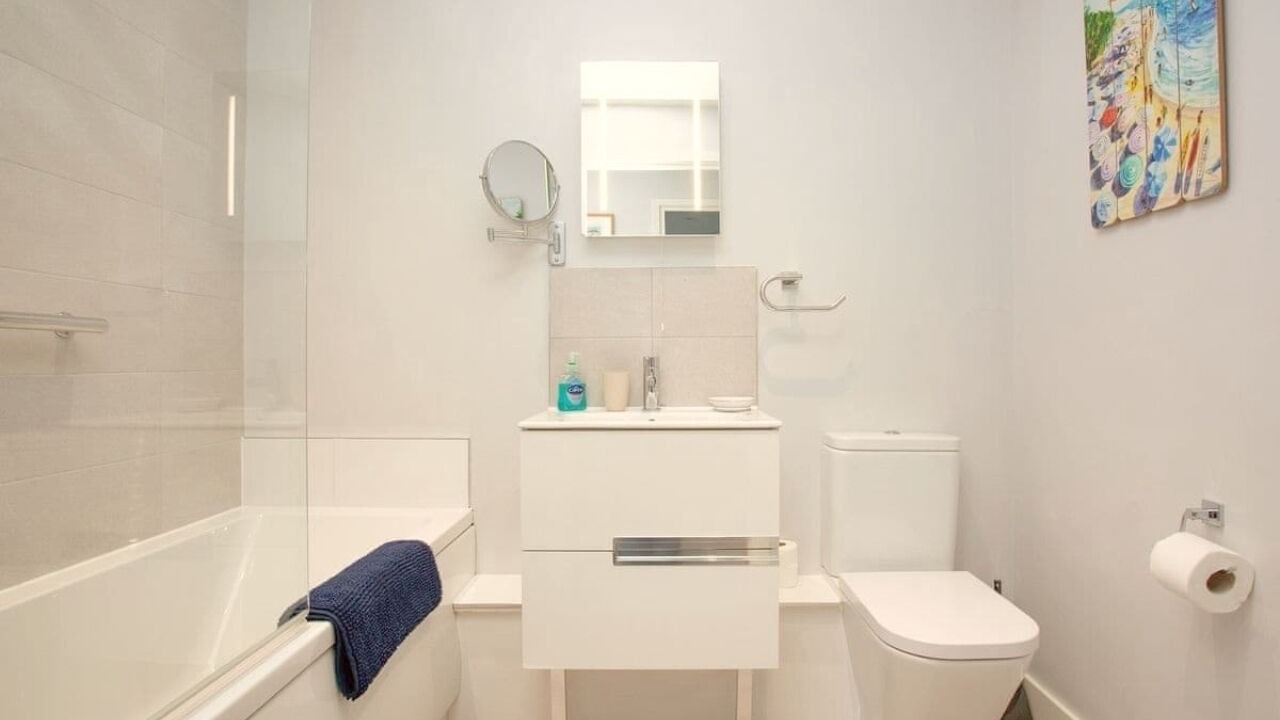 Photo of Bathroom in Teignmouth