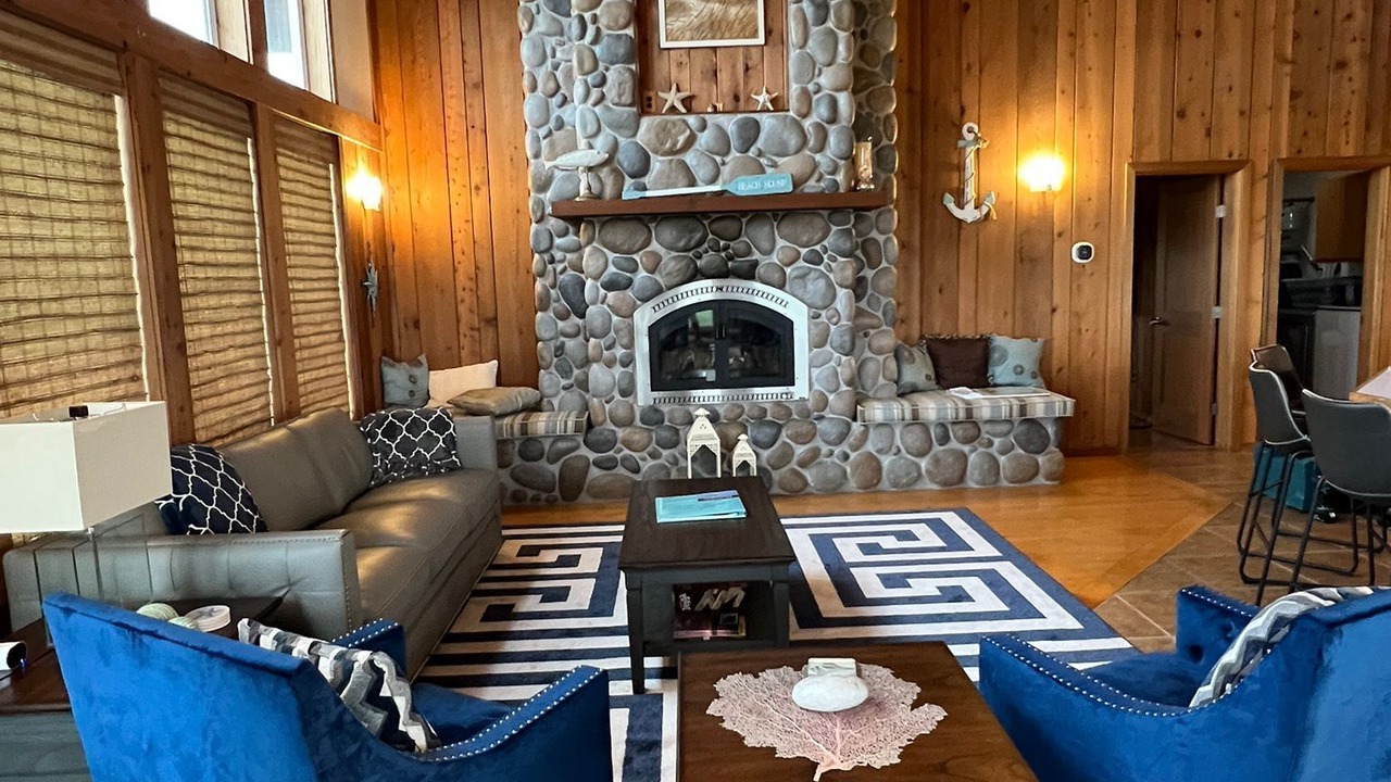 Photo of Livingroom in Cohassett Beach