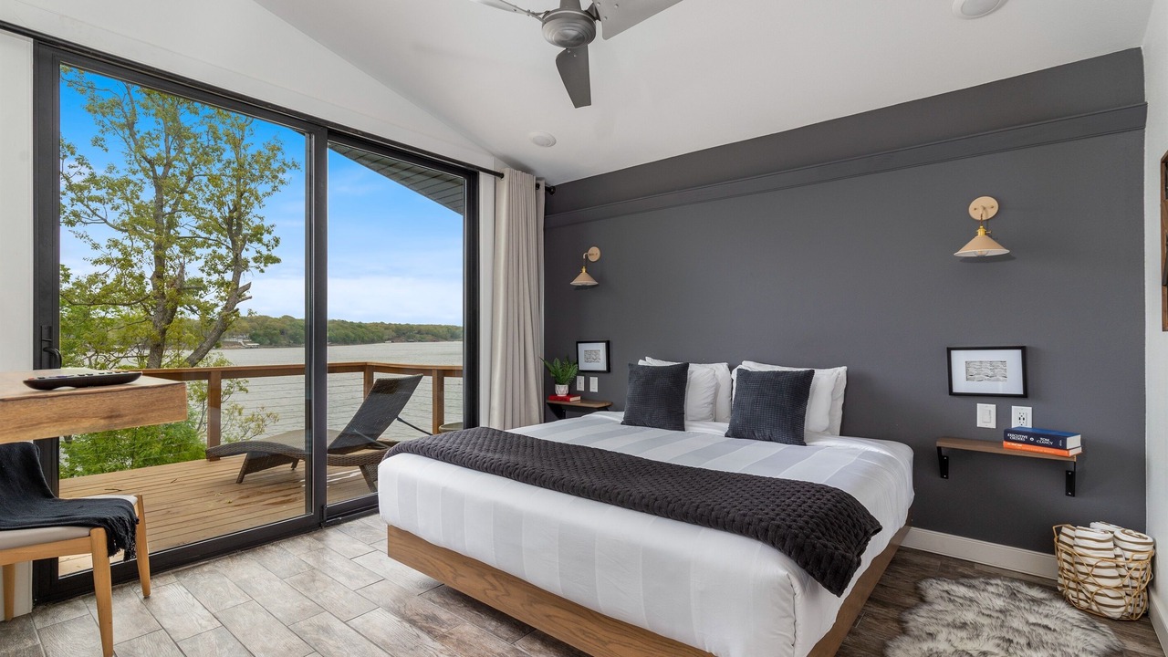 Photo of Bedroom in Grove
