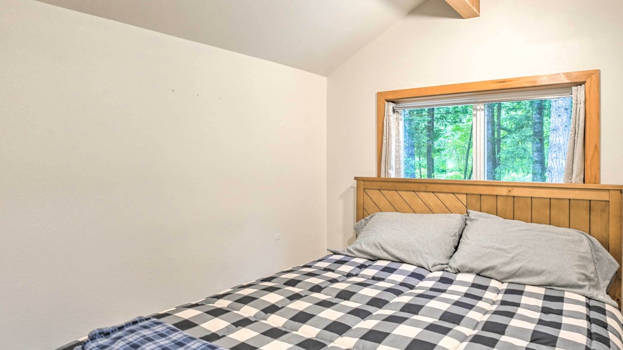 Photo of Bedroom in Leaburg