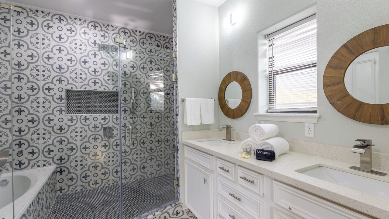 Photo of Bathroom in Willis