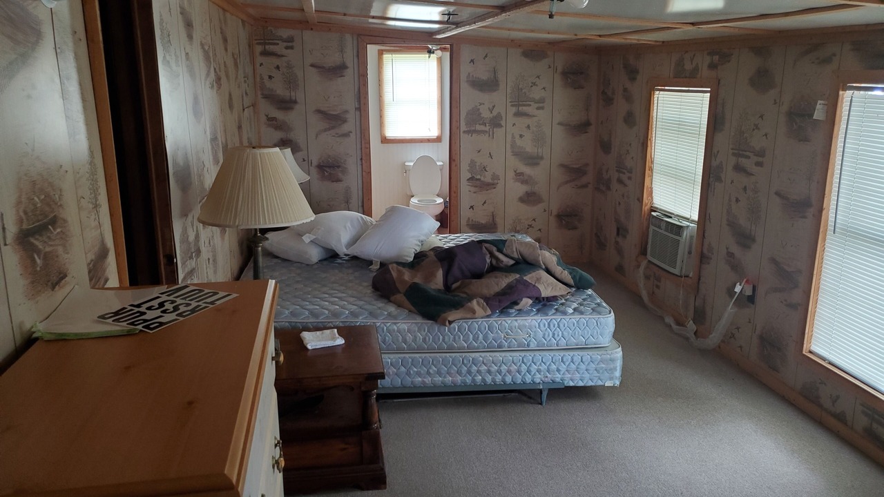 Photo of Bedroom in Acme