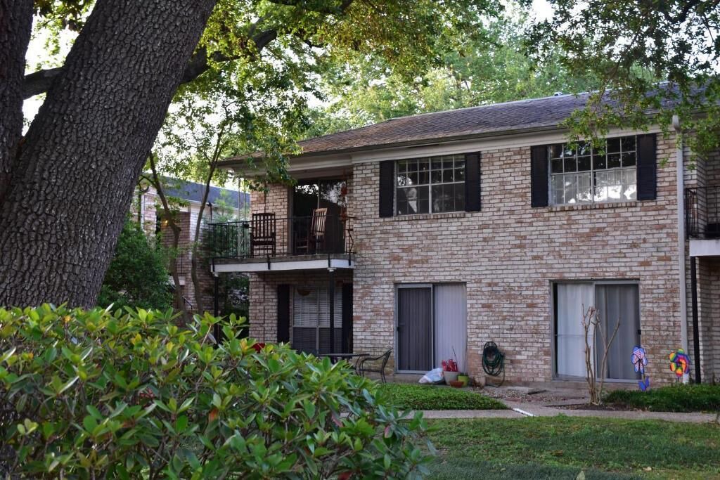 Photo of Outdoor in Woodlake - Briar Meadow