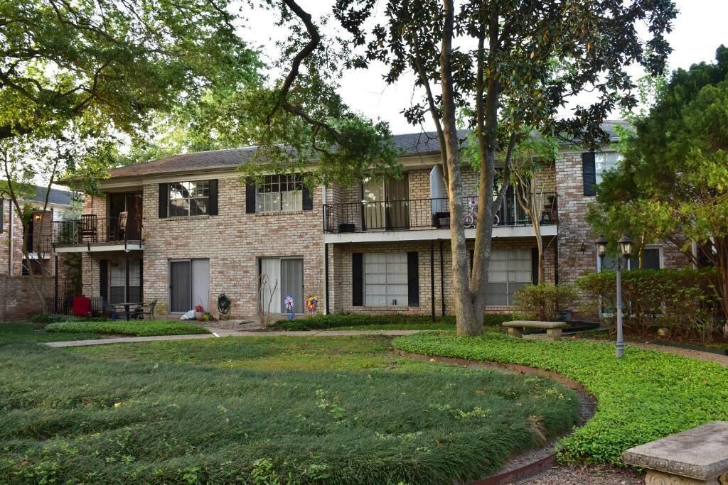 Photo of Outdoor in Woodlake - Briar Meadow