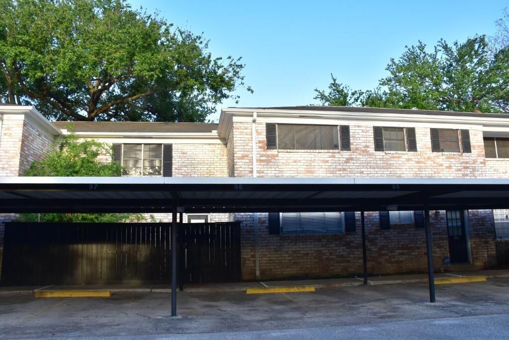 Photo of Outdoor in Woodlake - Briar Meadow