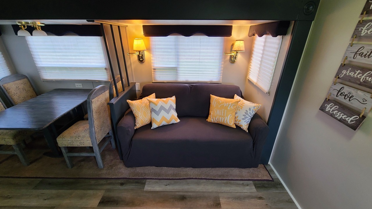 Photo of Livingroom in Custer