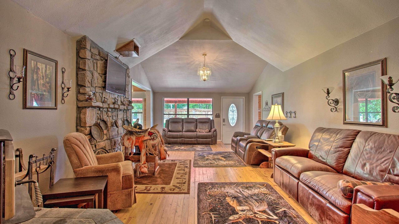 Photo of Livingroom in Custer County